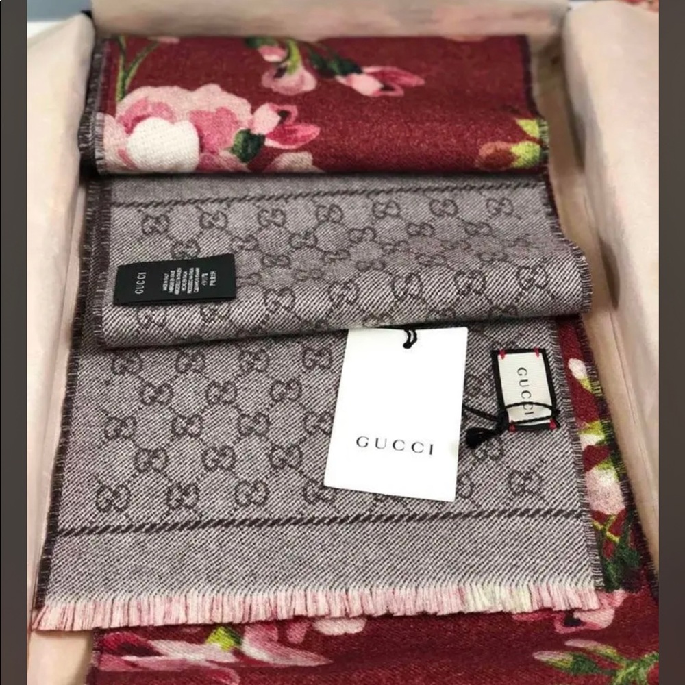 AUTHENTIC WOOL GUCCI SCARF